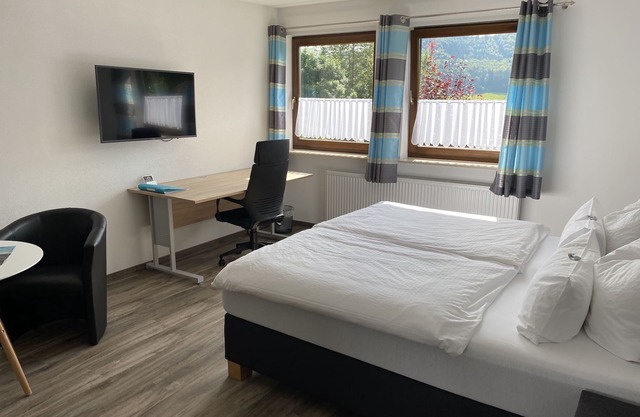 Deluxe Zimmer 2, 34qm, 1 OG, mit Terrasse, max. 2 Personen