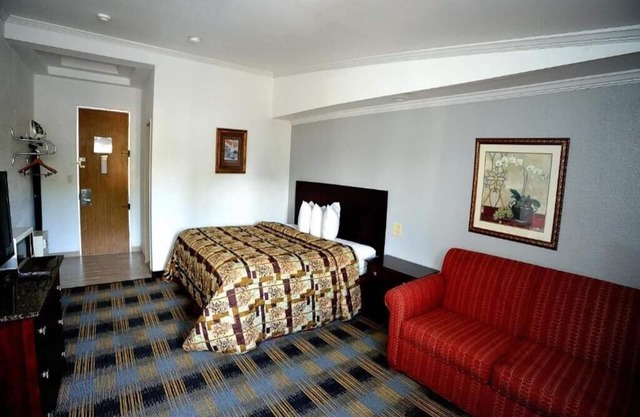 DELUXE ROOM, KING BED