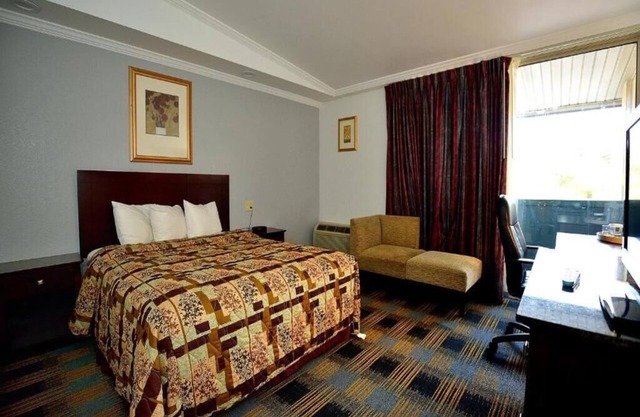 DELUXE ROOM, QUEEN BED