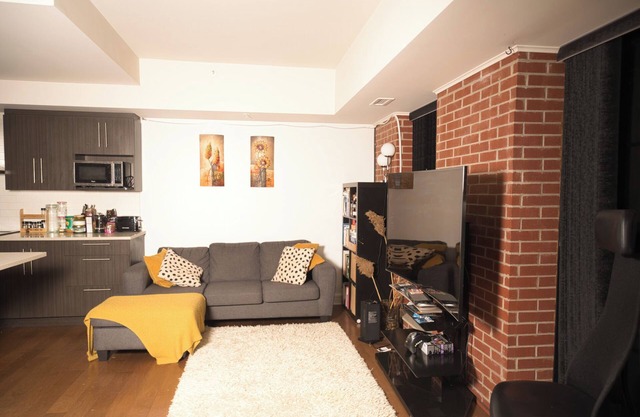 Deluxe room with separate bathroom