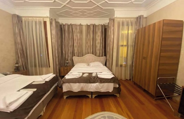 Deluxe room with two bathrooms