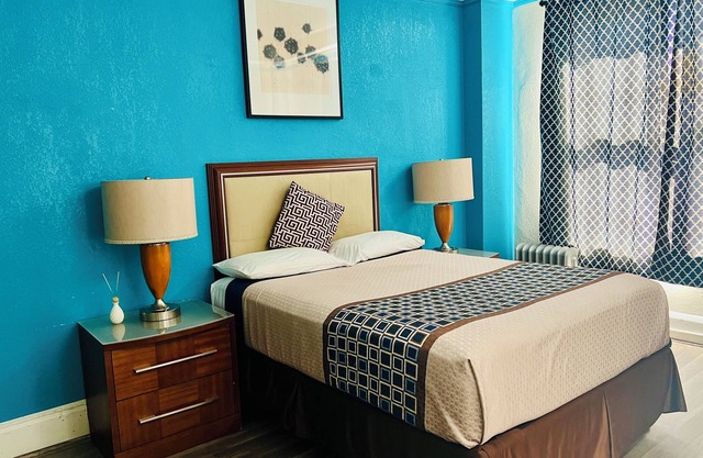 Deluxe Room with Private Bathroom, Queen Bed, Free Wi-Fi, Near Union Square