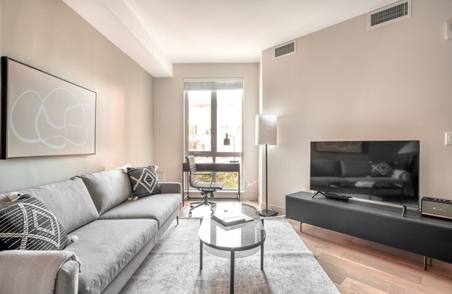Deluxe San Mateo 1BR w/ Pool, Gym & W/D, nr Caltrain, by Blueground