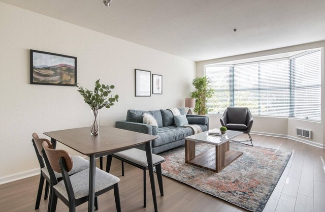 Deluxe South Beach 1BR w/ Spa & Lounge, nr Baseball Park, by Blueground