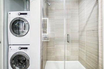 Deluxe South Lake Union 1BR w/Gym, W/D, Space Needle view, by Blueground