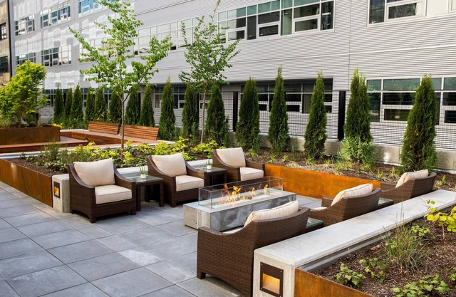 Deluxe Studio + 24 Hour Business Center + Free Breakfast | Walk to Lake Union