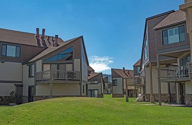 Deluxe Studio Condo with Private Boat Dock - Spend a Month In Tahoe!