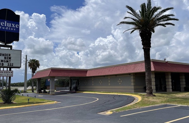 DELUXE STUDIOS