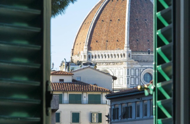 DELUXE SUITE MIT GROSSER AUSSICHT! Bed and view Florenz