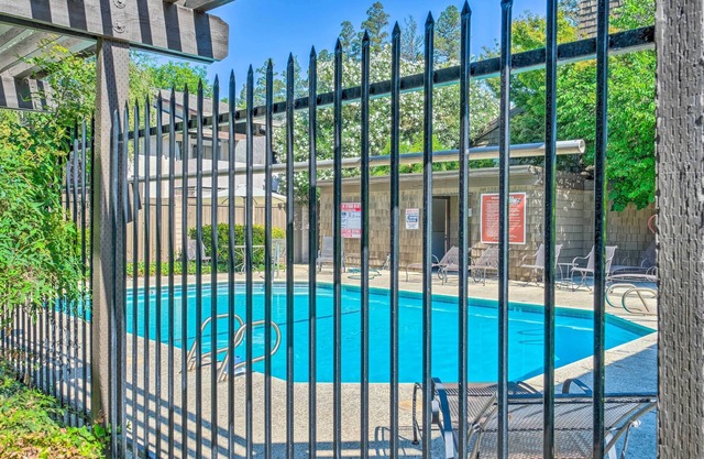 Deluxe Townhome w/ Deck, 2 Mi to Downtown Modesto!