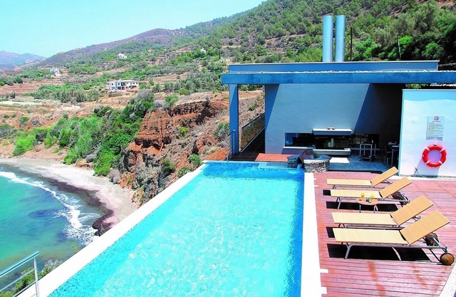 Deluxe moderne Villa, privater Infinity-Pool, ruhige und majestätische Lage mit spektakulärem Meerblick!