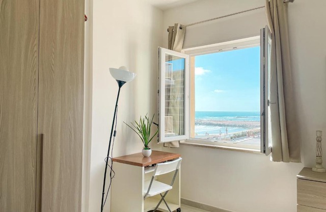 Demetra Seafront Apartment - Parking & Pool