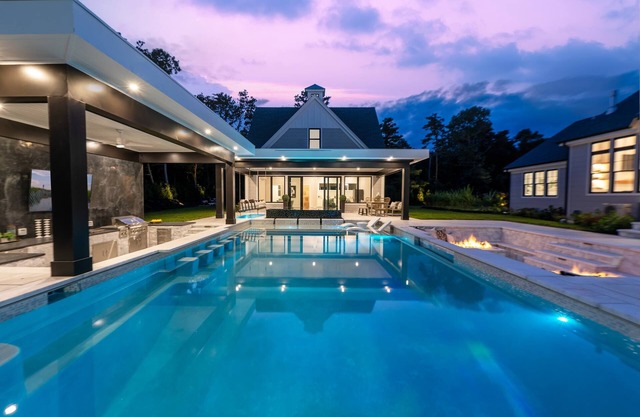Dennis Family Retreat: Private Pool, Sauna & Beach Fun!