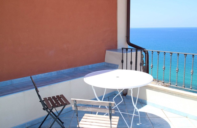 ABHÄNGIGKEIT DELLE GRAZIE im charmanten Pizzo am Meer + PARKING + WIFI