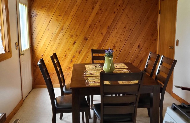 DePew Vacation Rental ~ 10 Mi to Buffalo!Near the Airport