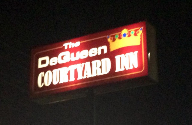 DeQueen Courtyard Inn