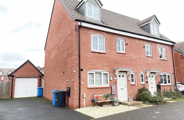 DERBY DEN, family friendly, character holiday cottage in Derby