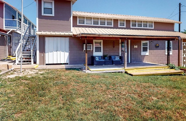 Derekville Unit #10 | Condo in Clifton with pool & hot tub