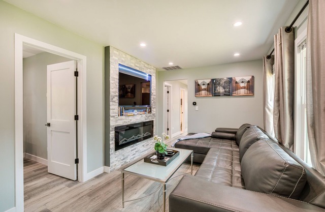 Des Plaines Vacation Rental w/ Spacious Backyard!