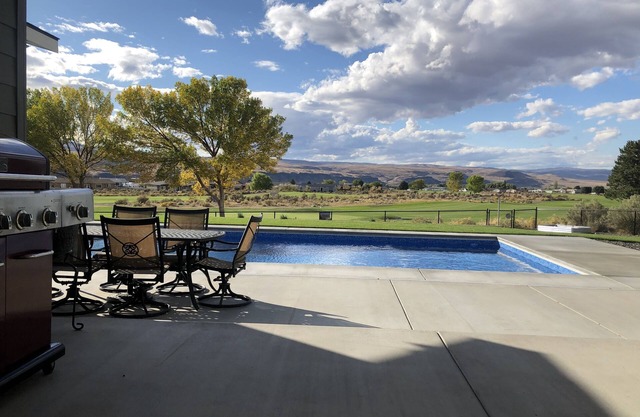 Desert Aire Oasis - POOL and Hot Tub with Views
