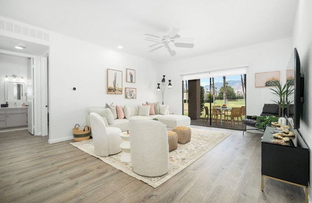 Desert Bloom, 2br ensuite 2ba Condo with Pool/Spa