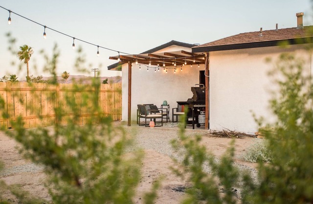 Desert Casita - Lounging under the desert stars