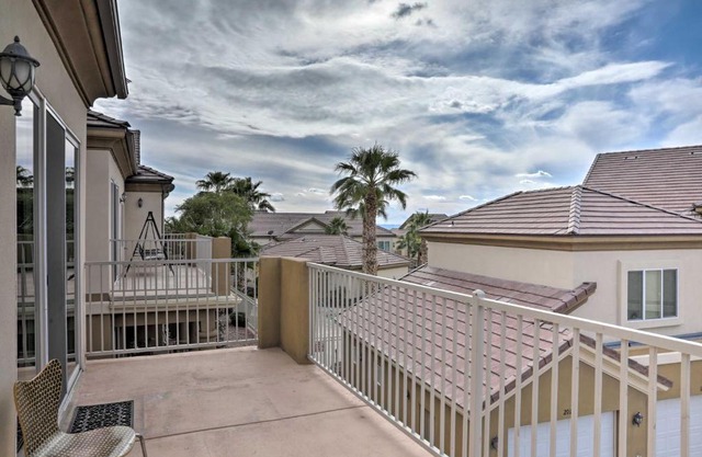Desert Condo with Pool about 3 Miles to Colorado River!