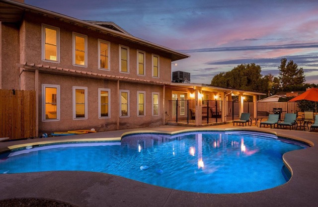 Desert Escape l 2 Masters l Heated Pool