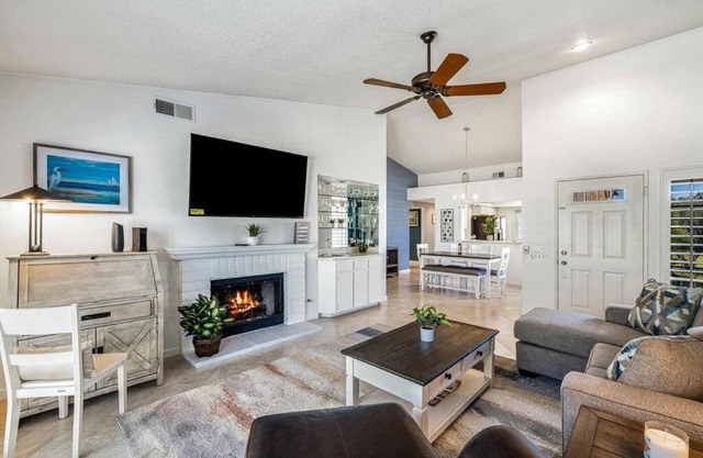 Desert Falls Resort Villa w/Golf & Mountain views!