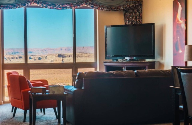 🏜Desert Frontier🏜 near Page w/ Garage & WFH Setup