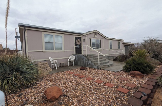 Desert Get Away / Backyard / Hot Tub / Game Room