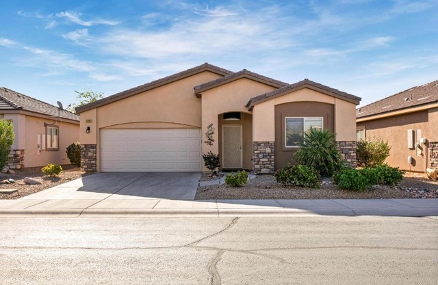 Desert Haven Mountain View Home by J and Amy BL91136