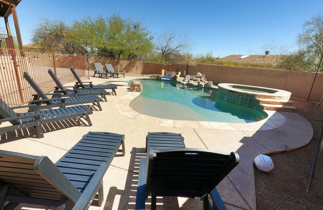 Desert Hills Fun Home! Pool/Spa/6Bedroom/8Bed/Movie Theater Sleeps 15 people