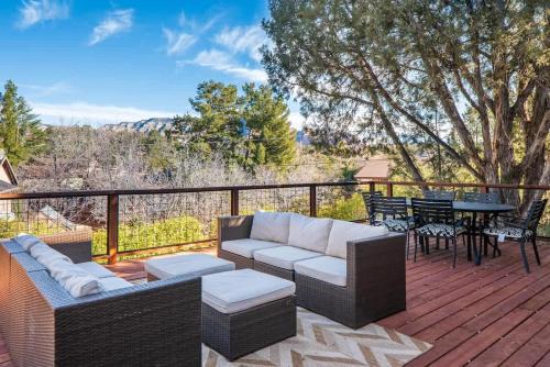 Desert Luxe Design Fun home with Amazing Views for Family