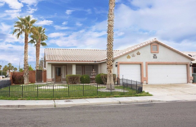Desert Oasis-Casinos-Golfing-off-road riding plus safe trailer storage!