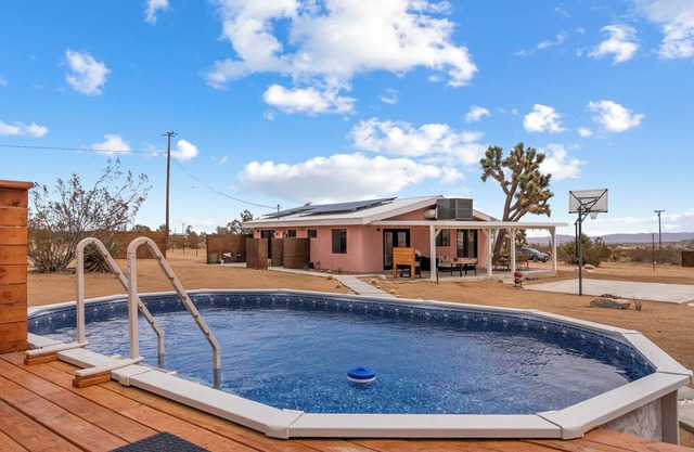 Joshua Tree Spa Escape w/ Pool & Firepit/La Copine Nearby /EV Charger+