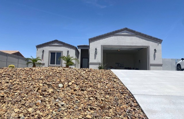 Desert Oasis Minutes from Lake Mohave and the River