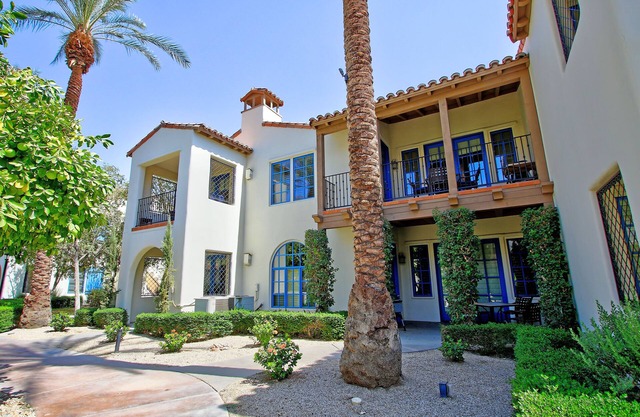 Desert Paradise : 2 Bedroom Condo Steps to Main Pool with Views!