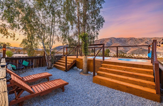 Desert Playground - hot tub, dipping pool, hammocks, stargazing, dog friendly!