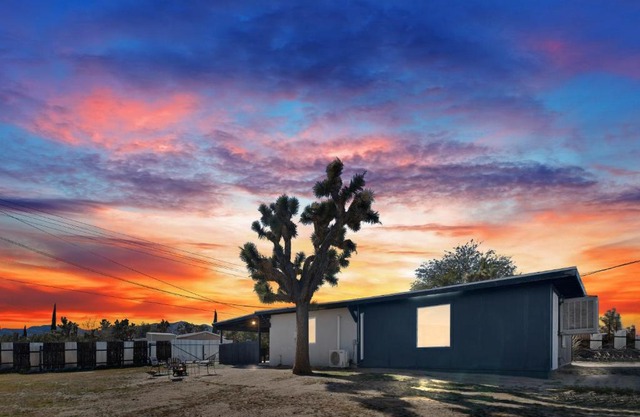Desert Serenity in Yucca/Joshua Tree w/AC & Fire pit