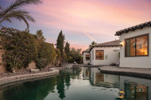 Desert Spring by Fieldtrip 8Bd Resort with Pool Spa Casita