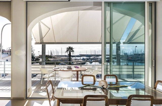 Design-Wohnung am Wasser
