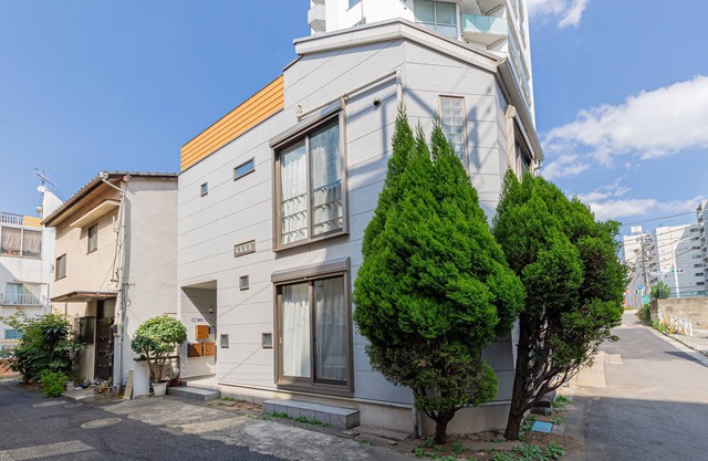 Design house for rent in Ebisu, a stylish Ebisu, perfect for a group trip (max. 10 people).