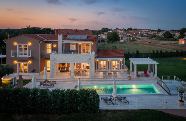 Design Villa Terra ***** mit 48 m² großem Pool, Whirlpool, Golfplatz, Fitness- und Wellnesshaus