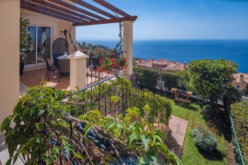 Designed Villa Palheiro Village by Holiday Rental Madeira