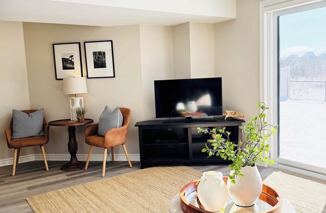 Designer 1 Bed OR 2 Bed + Office - Walkout by Pond