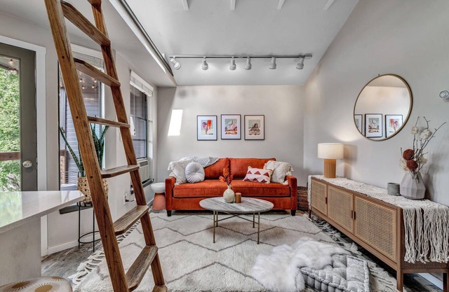 Designer 1 Bedroom Downtown Boulder w Views-30 day