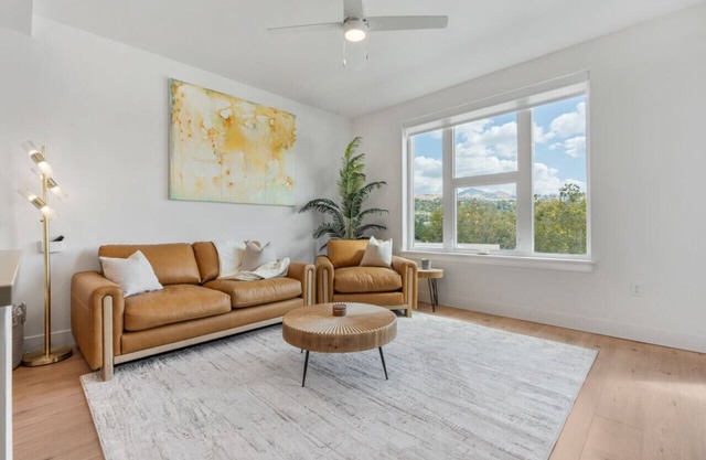 Designer 1BR with Pool and Htub