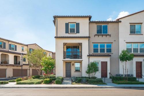 Designer 3BR El Monte Retreat Near DTLA & Pasadena