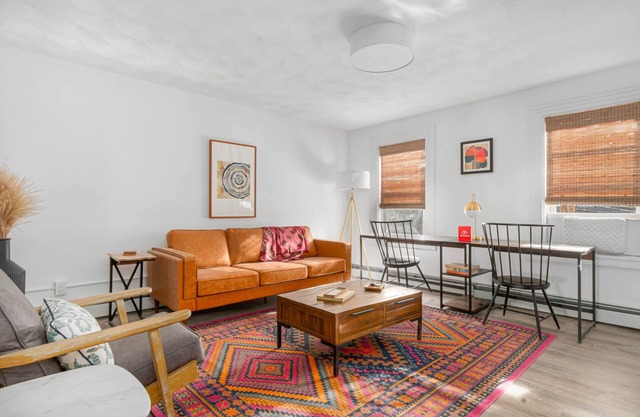Designer Apartment in Historic Center, Warren